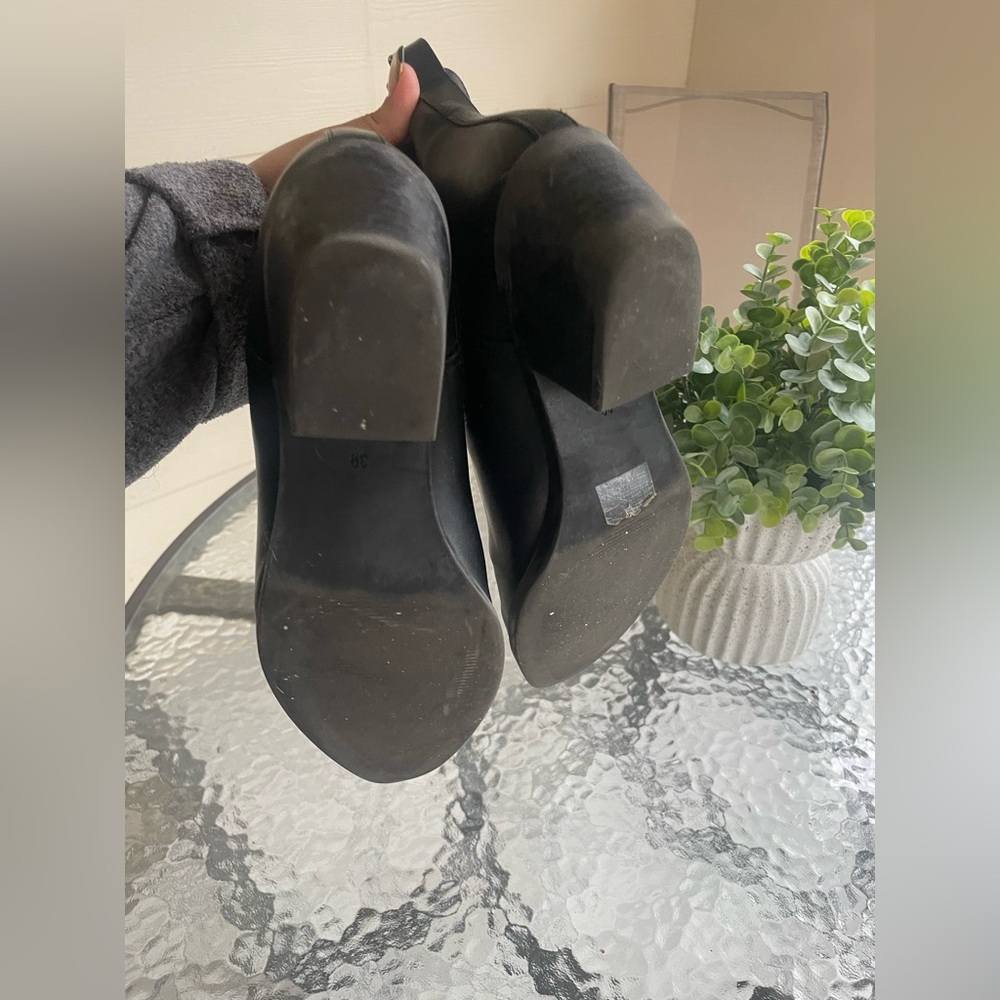 H&M Chelsea Boot - Picture 2 of 5